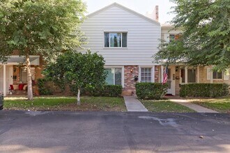 Building Photo - **SPECTACULAR - 2BEDROOM/3BATHROOM CONDO I...