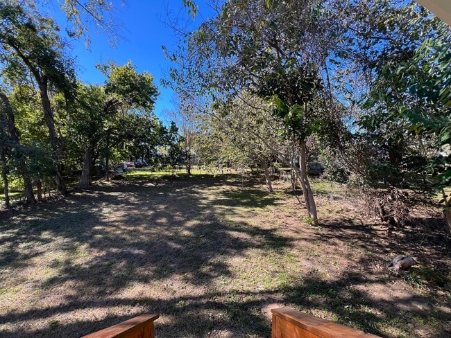 Building Photo - 914 Back St