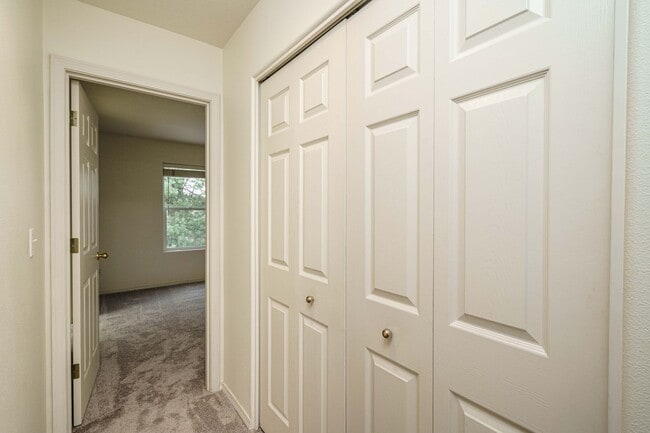 Building Photo - Desirable Fisher's Landing Elementary School District - 3 Bedroom 2.5 Bath