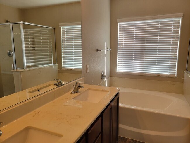 Building Photo - Beautiful 4-Bedroom Home! Must see!