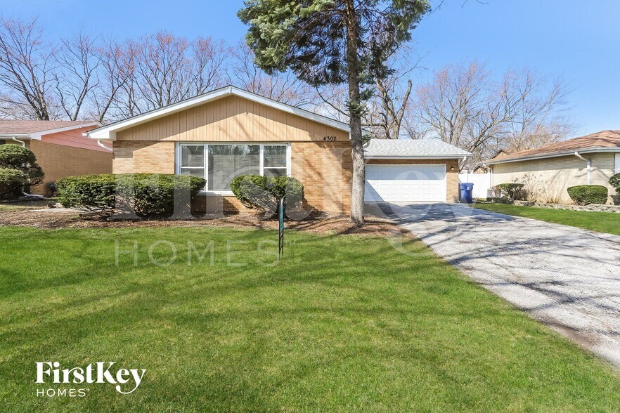 Primary Photo - 4302 Applewood Ln