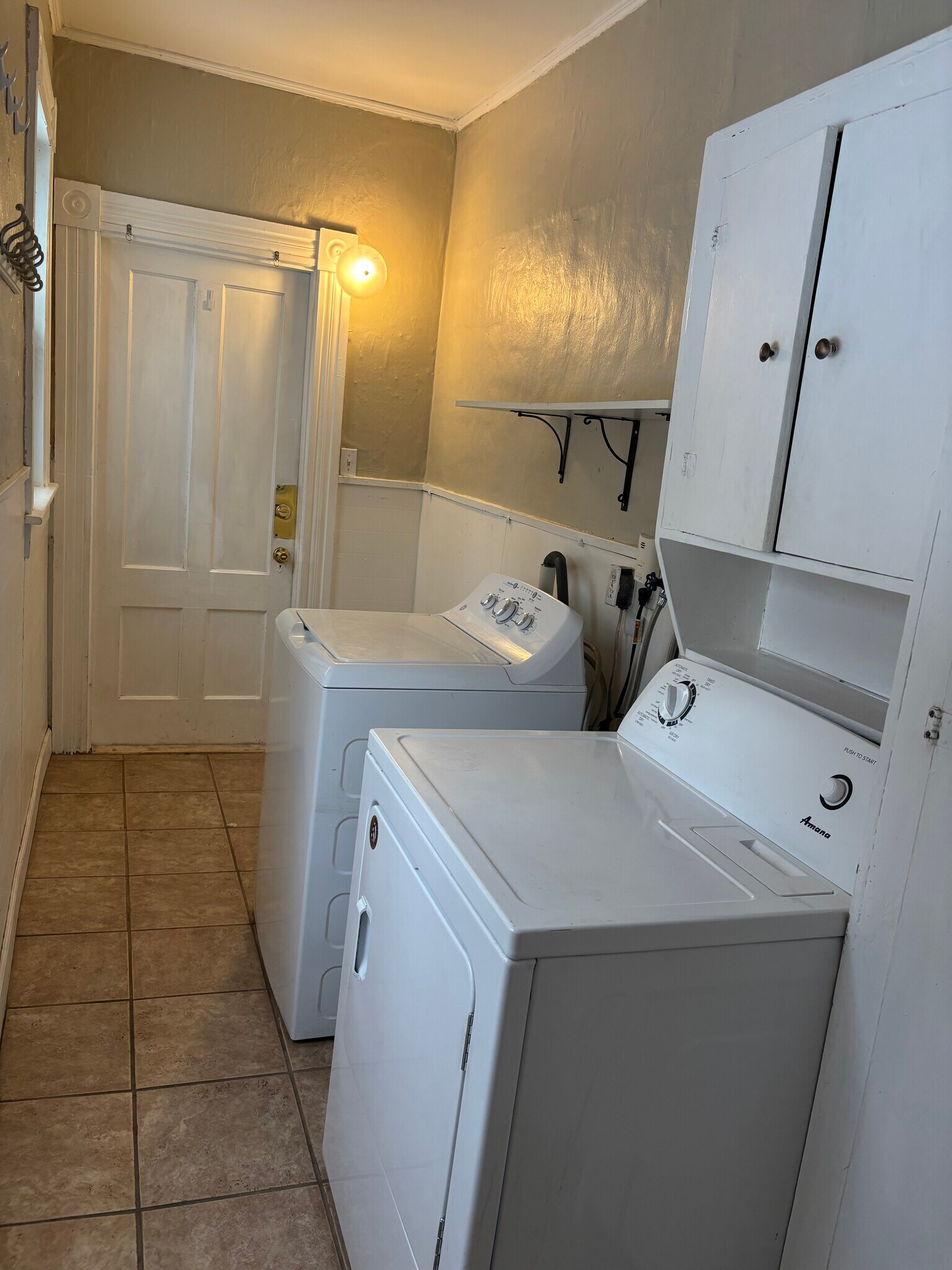 Building Photo - 861 Chestnut St