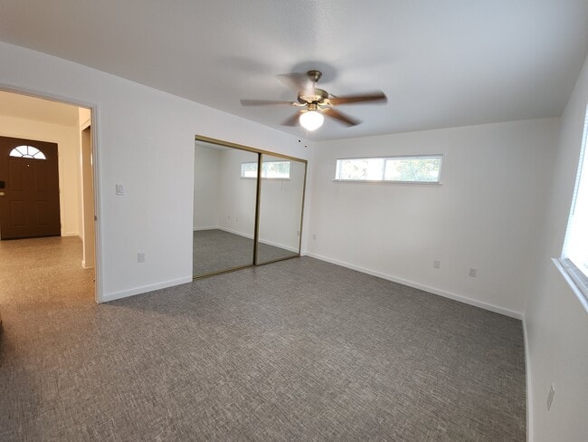 Building Photo - 1530 Aloha St