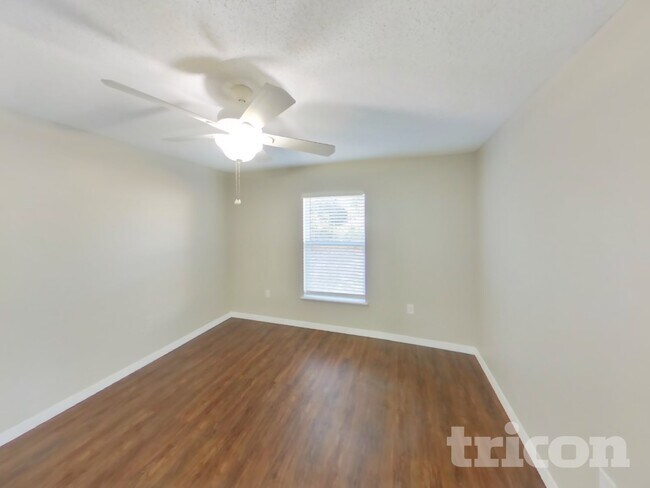 Building Photo - 9297 Oak Grove St