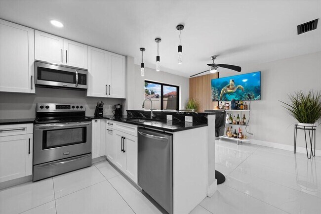Building Photo - 1779 Harborside Cir