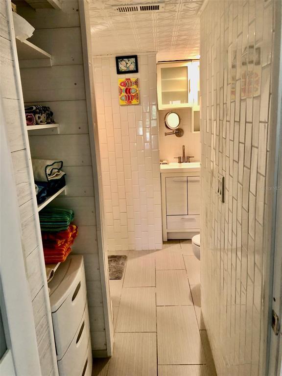 Building Photo - 102 Capri Isles Blvd