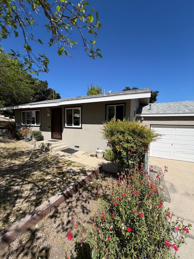 Building Photo - COMING SOON!! 2 BEDROOM 1 BATH HOME NEAR DOWNTOWN PASO ROBLES!!!!