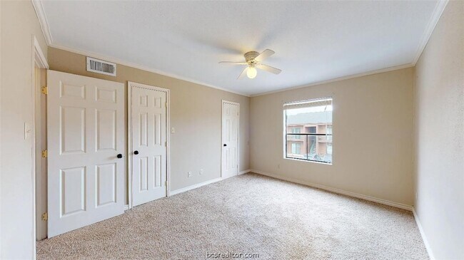 Building Photo - 904 University Oaks Blvd