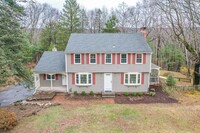 Building Photo - Bright and Beautiful 4 Bedroom Colonial