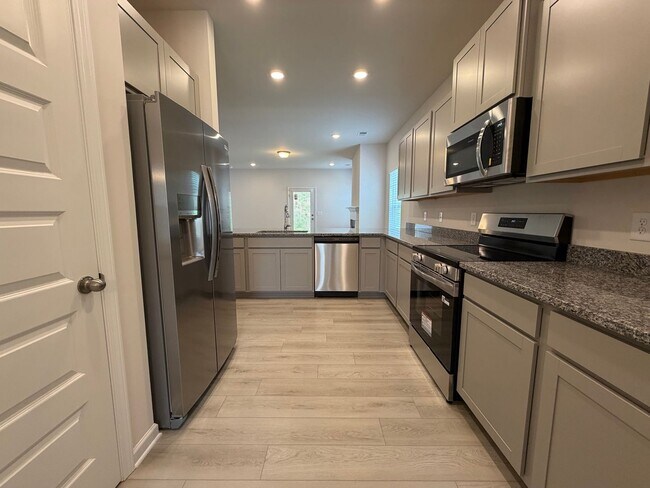 Building Photo - Brand New 4/3.5 House in West Rome- $2,195