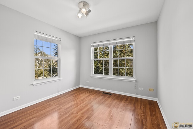 Building Photo - 600 Creekside Cir