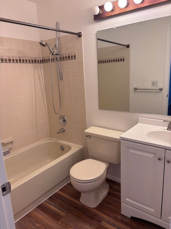 Building Photo - Brand New Update: 2 Bed/2 Bath UMED Condo!