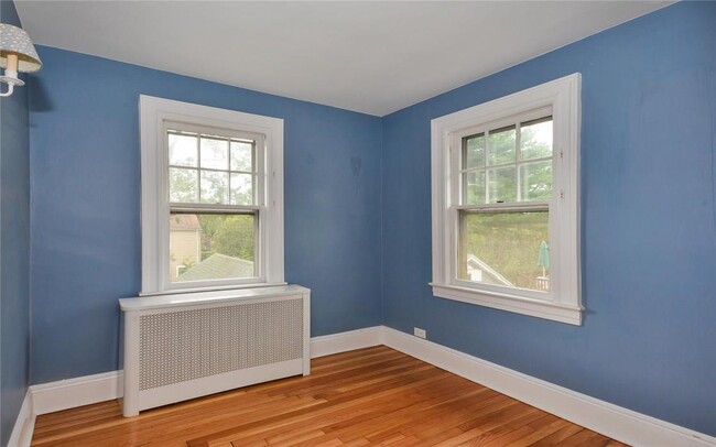 Building Photo - 63 Elm Ave
