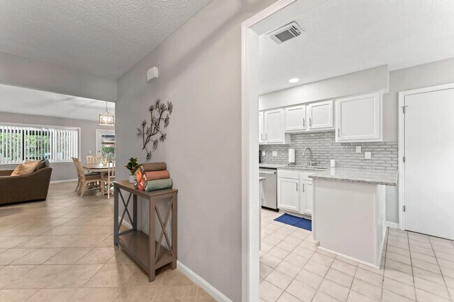 Building Photo - 10383 Chatwood Ct
