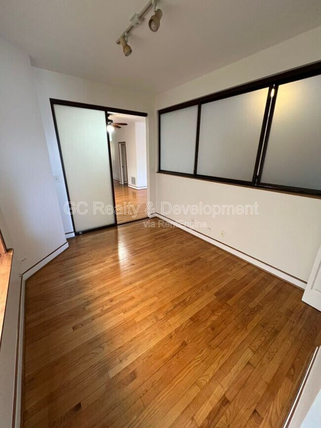 Building Photo - 6130 S Greenwood Ave