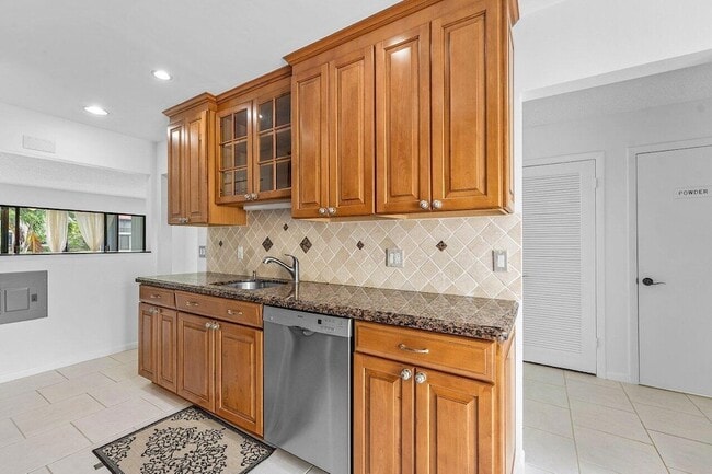 Building Photo - 8566 Casa Del Lago