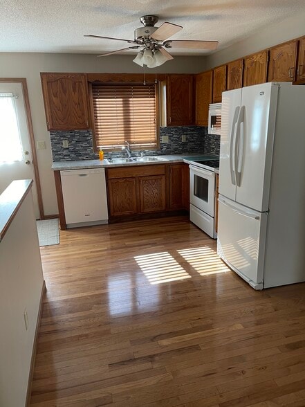 Hardwood floors - 736 Vilas St