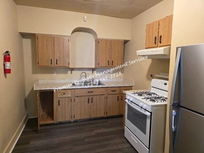 Building Photo - 1313 5th Ave