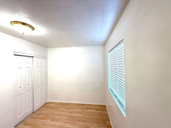 Building Photo - 3421