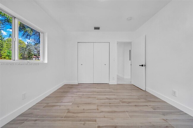 Building Photo - 400 Sansovino Ave