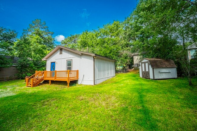 Building Photo - 11579 Persimmon St