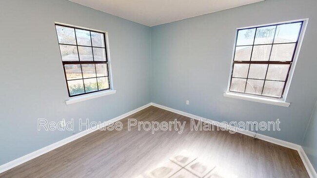 Building Photo - 125 Nann St