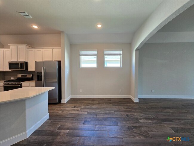 Building Photo - 1324 Spring Row St