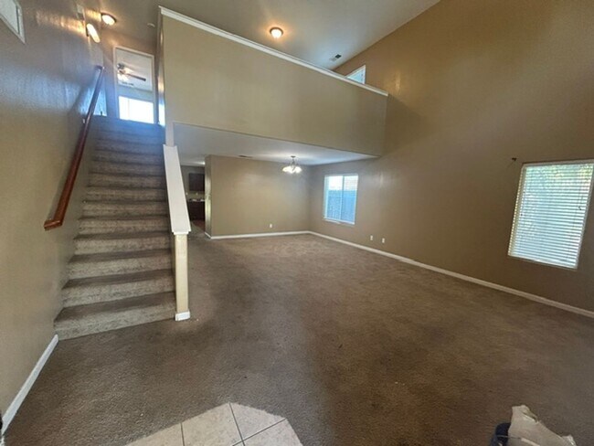 Building Photo - 2305 E Dorothea Ave