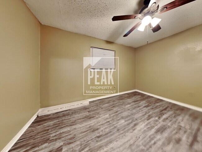 Building Photo - $2000! Large 4 Bed 2 Bath in ARLINGTON! COMING SOON will not stay long!