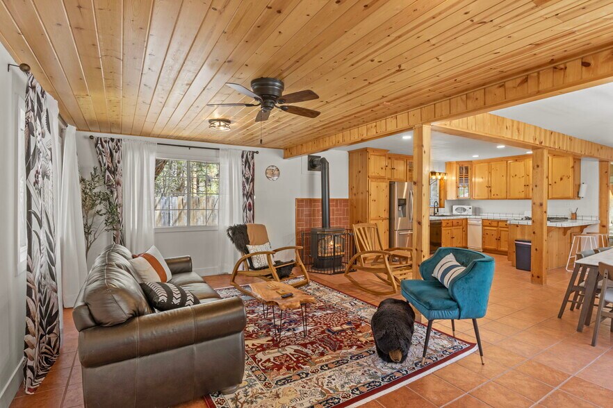 Building Photo - 33428 Green Valley Lake Rd