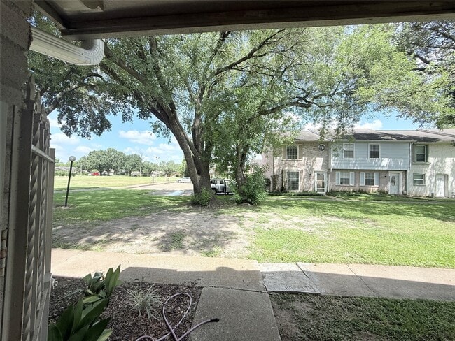 Building Photo - 12875 High Star Dr