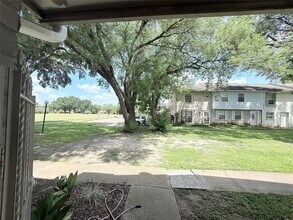 Building Photo - 12875 High Star Dr