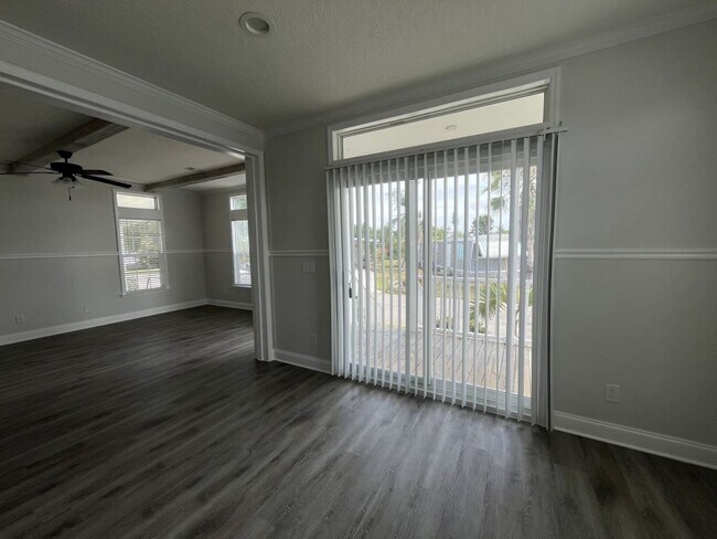 Building Photo - 535 Zebra Dr