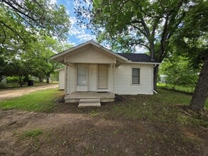 Building Photo - 1116 E Cameron Ave