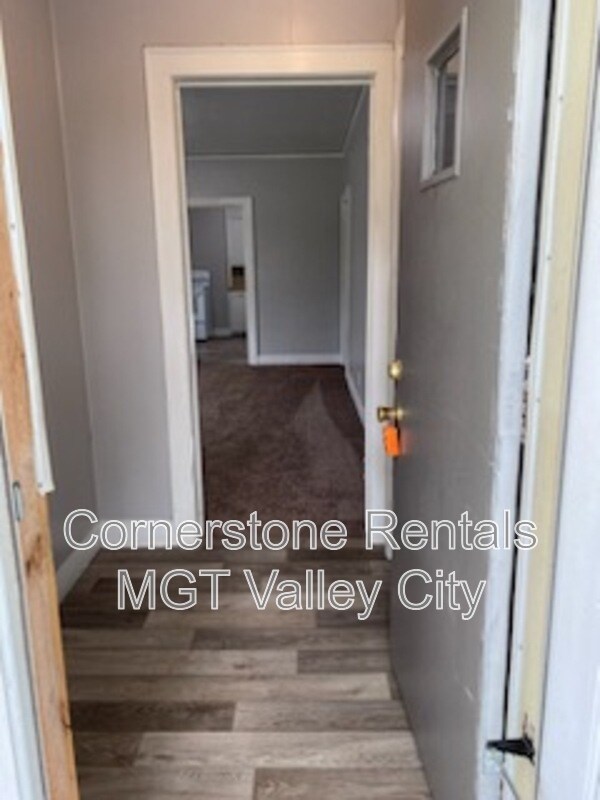 Building Photo - 208 5th Ave SW