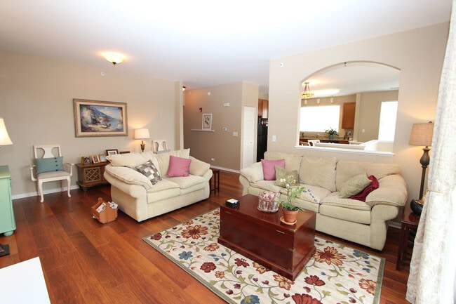 Building Photo - 260 Rosehall Dr