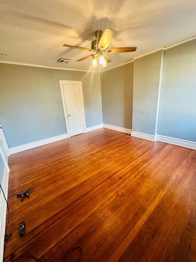 Building Photo - Charming 3bdrm/1.5bth Home Conveniently Located in Richmond's Carytown Area w/Private Balcony!!