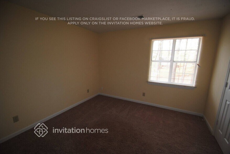 Building Photo - 4220 E Meadow Dr