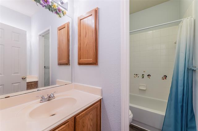 Building Photo - 8417 Robertson Dr
