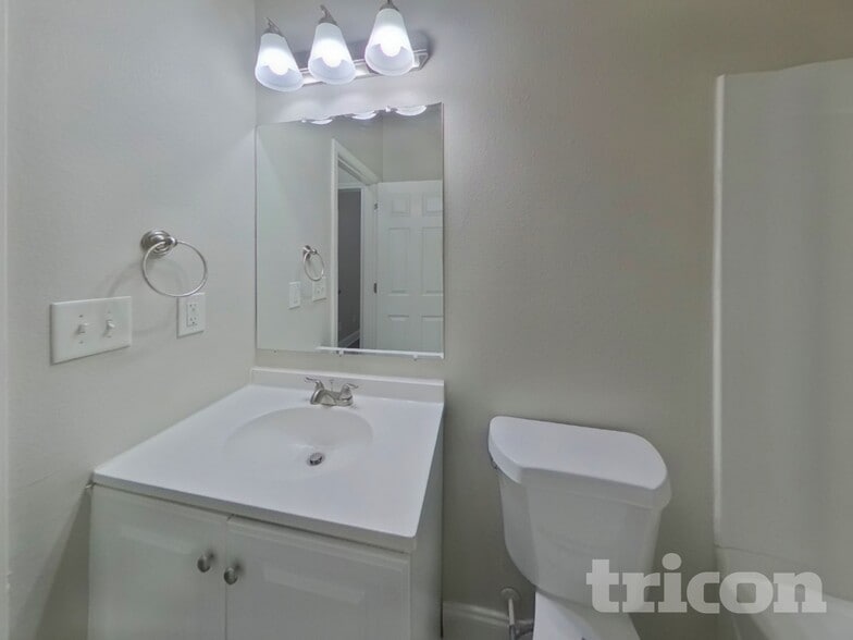 Building Photo - 9225 Newfield St