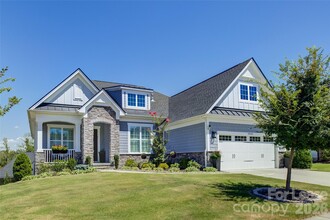 Building Photo - 82132 Standing Oak Dr