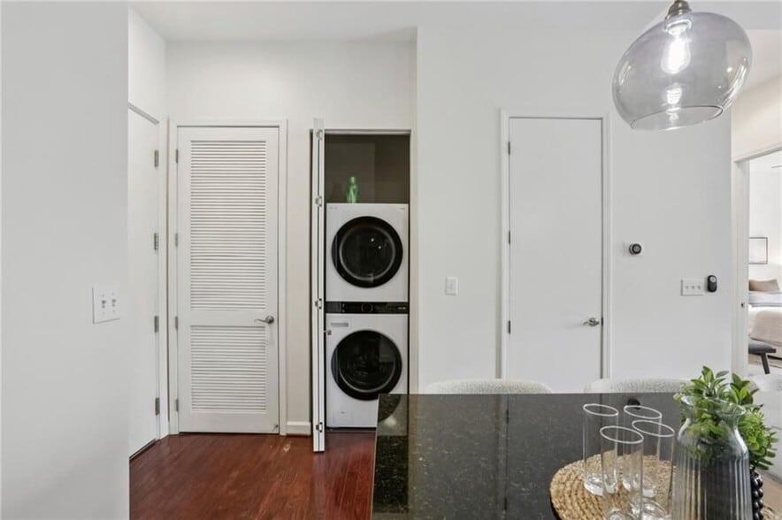 Building Photo - 711 Cosmopolitan Dr NE