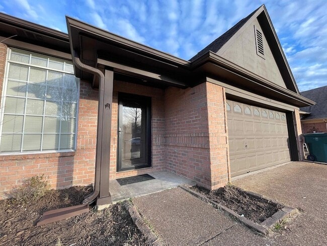 Building Photo - 2256 Lake Springs Ln