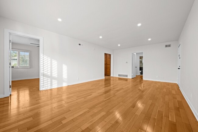 Building Photo - Renovated 3BR 2BA in Prime Beverly Hills | In-Unit W/D + Parking