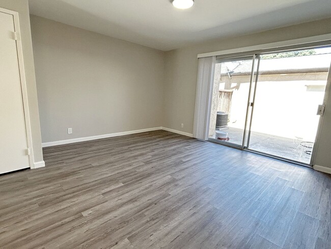 Building Photo - Move-in ready Evergreen townhome with private backyard, detached 2-car garage, and great communit...