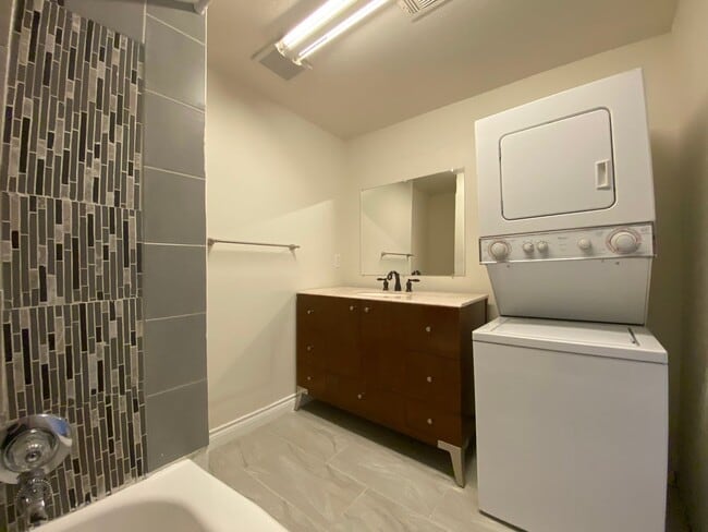 Primary Photo - 2107 3rd Ave