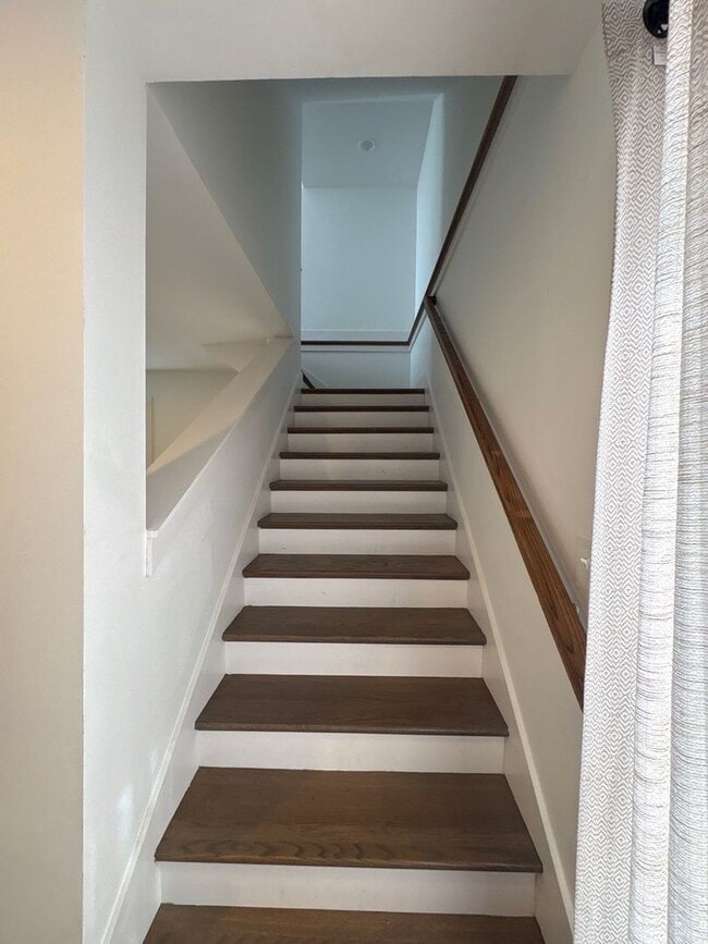 Building Photo - Fully Furnished 5 Bed, 3.5 Bath Located In East Nashville's McFerrin Park Neighborhood! Lawn Care...