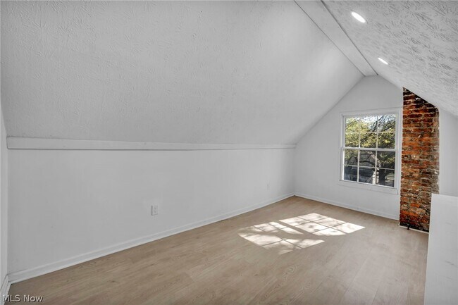 Building Photo - 2049 W 85th St