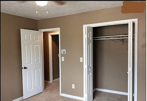 Building Photo - 916 Holden Ln