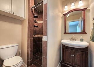 Building Photo - 511 Solar Dr